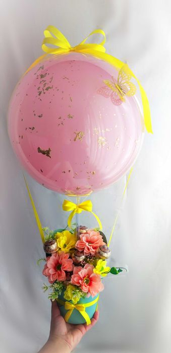 Подаръчна кутия с кристален балон и цветя, бонбони, плюшена играчка