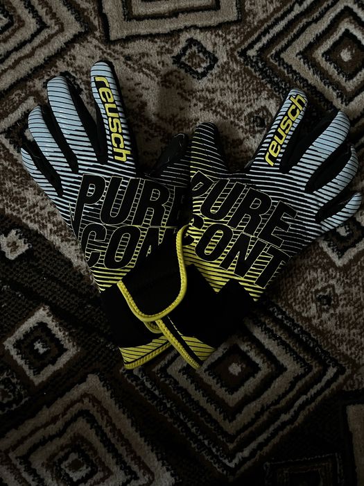 Вратарские перчатки Reusch