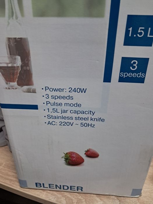 Продаётся блендер Elenberg  в отличном рабочем состоянии.