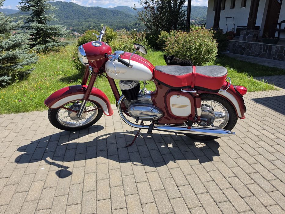 De vanzare JAWA 250/559