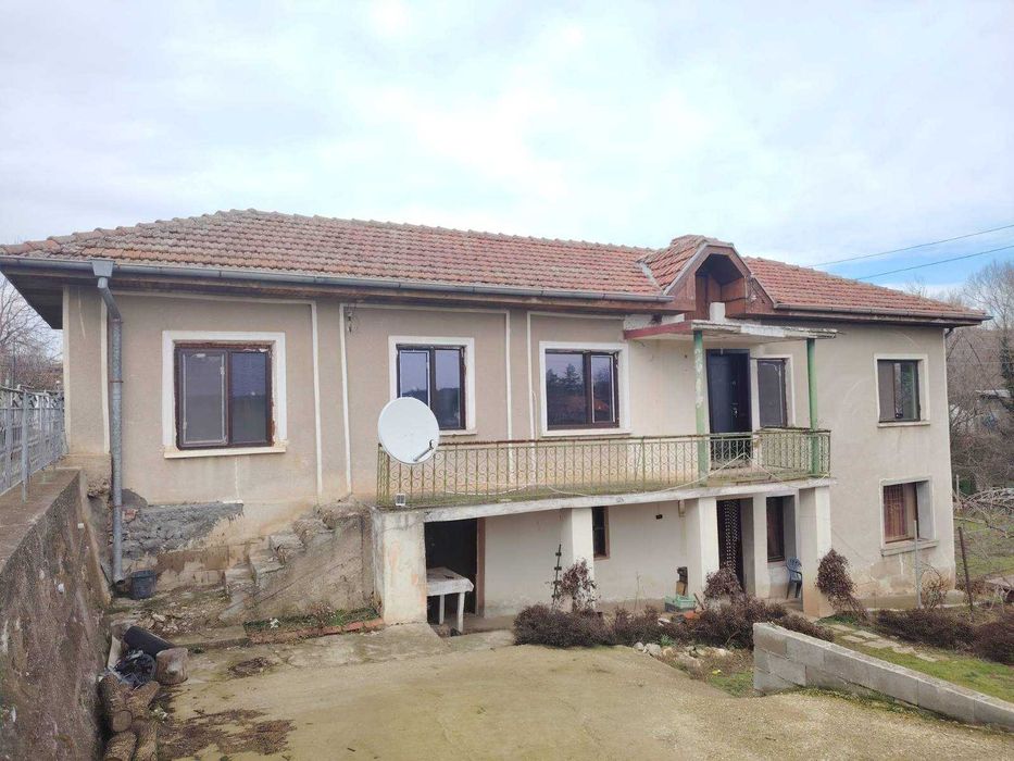 Къща в близост до Плевен, с. Гривица