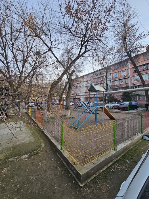 Продаётся 2х комнатная квартира рядом Эко Базар (метро Беруний]