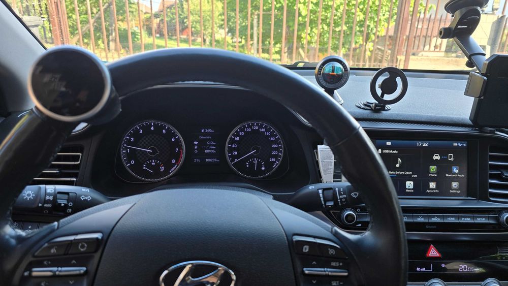 Hyundai Elantra 1,6 benzină 128 CP