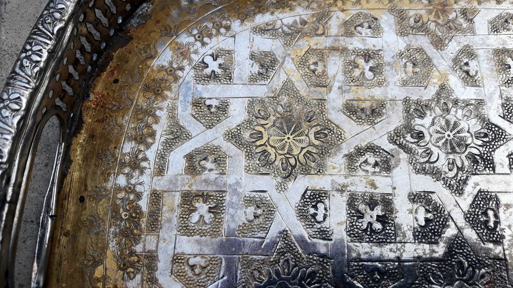 Старинна бронзова, посребрена табла за кафе и напитки.