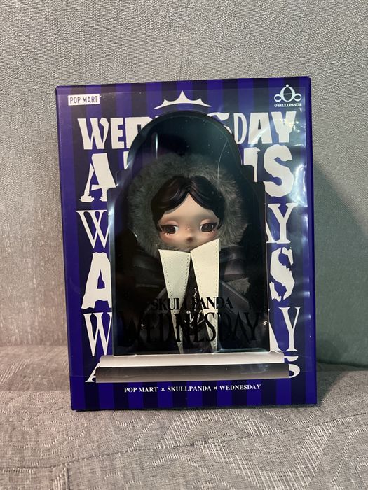 POPMART Скулпанда Вэнсдэй.