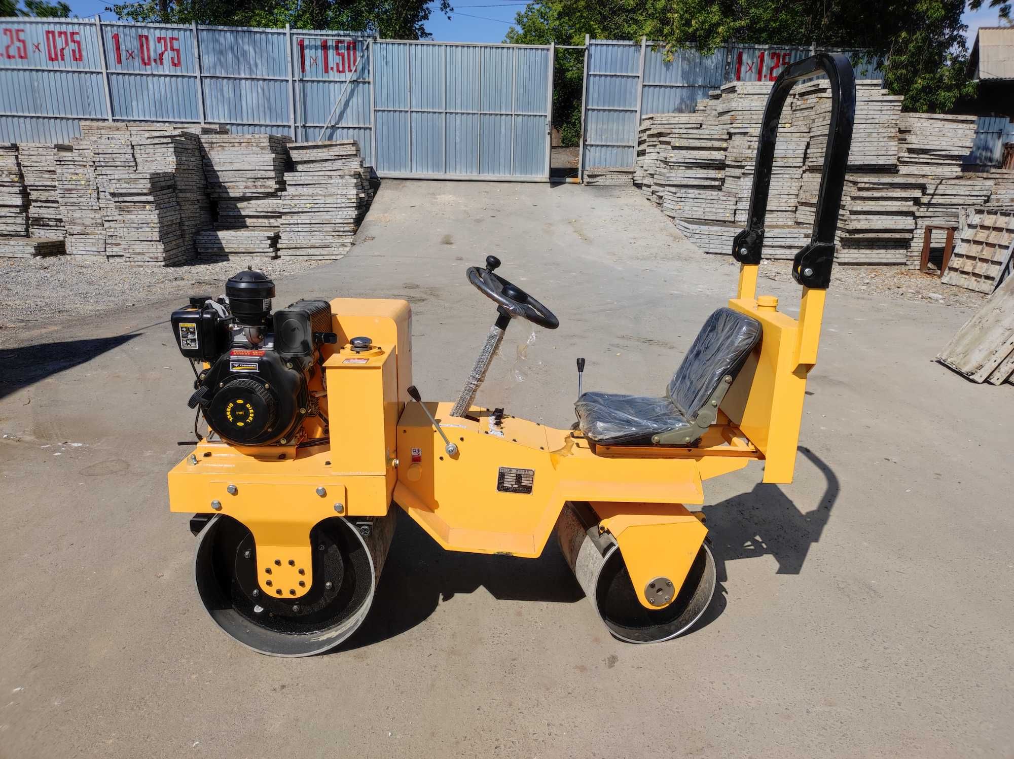 Каток прокат. Тротуарный мини каток. Мини каток бу. Pioneer Diesel Roller. Mini Road Roller Xamm Toy