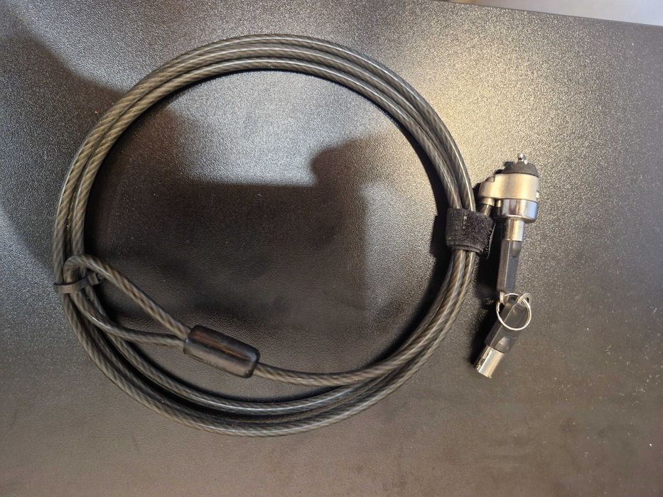 Замок Kensington - обеспечивает безопасности и защиту ноутбука