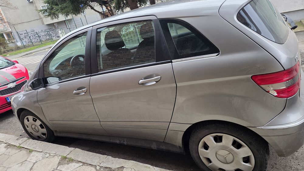 Мерцедес В класа 180