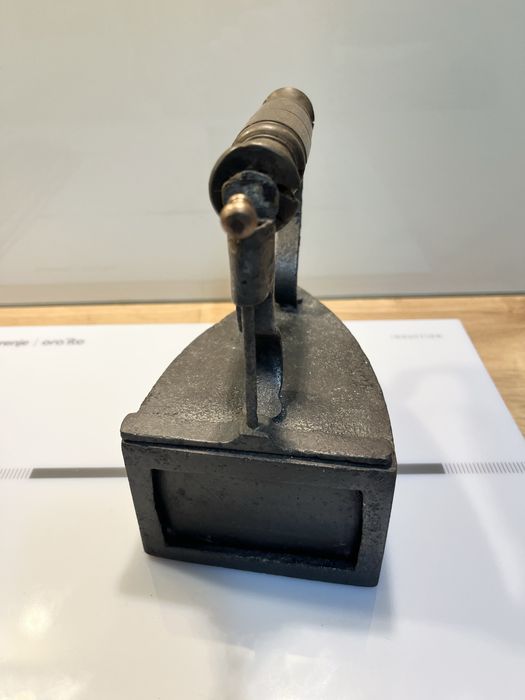 Fier de calcat vechi 1840