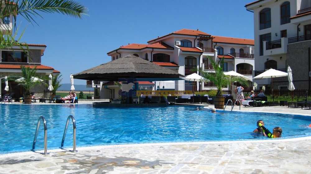 2-стаен в Бургас, област- Ахелой площ 80  кв.м.