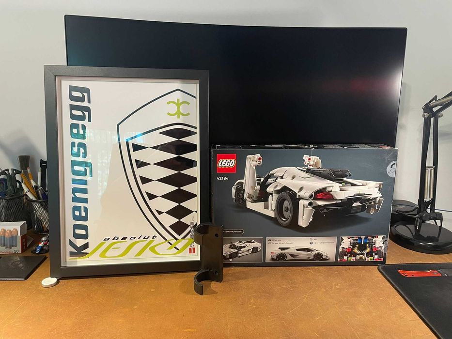 Set modele auto LEGO Technic cu rama si suport 42205 42184