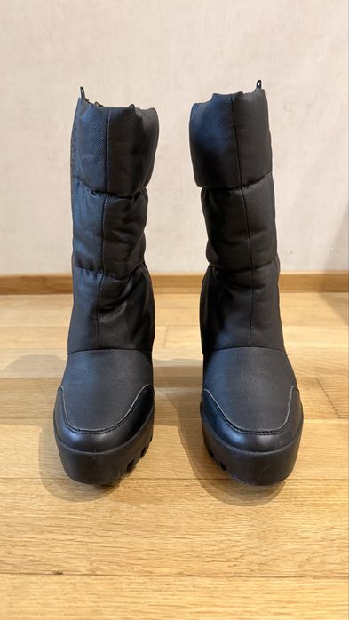 Calvin Klein Jeans подплатени боти