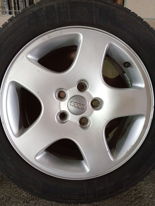 AUDI oригинални джанти със летни гуми 205/55/16 7J ET45 5x112 цо 56,6
