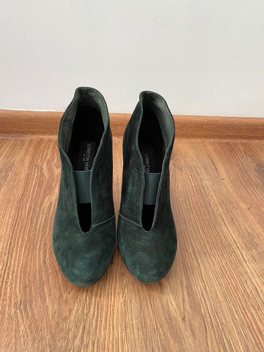 Замшевые ботинки с каблуком