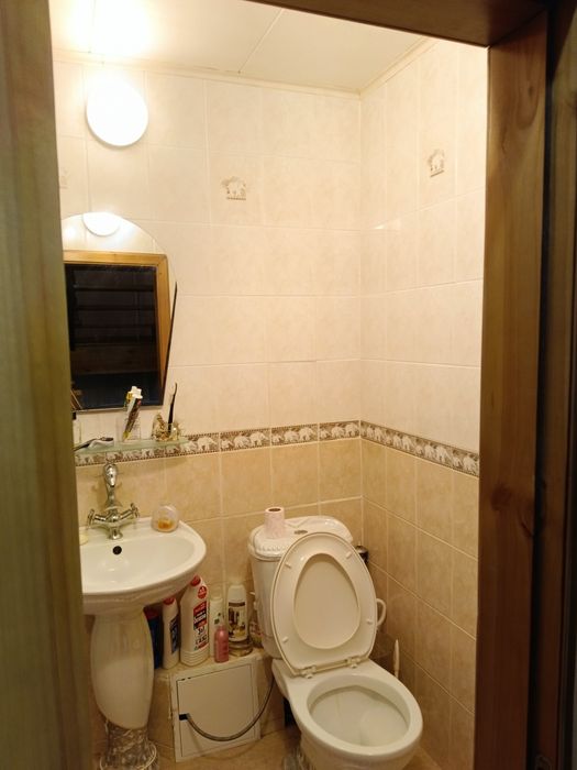 Продам двухэтажную 5 комн. квар. 1 - 80- 6 этаж