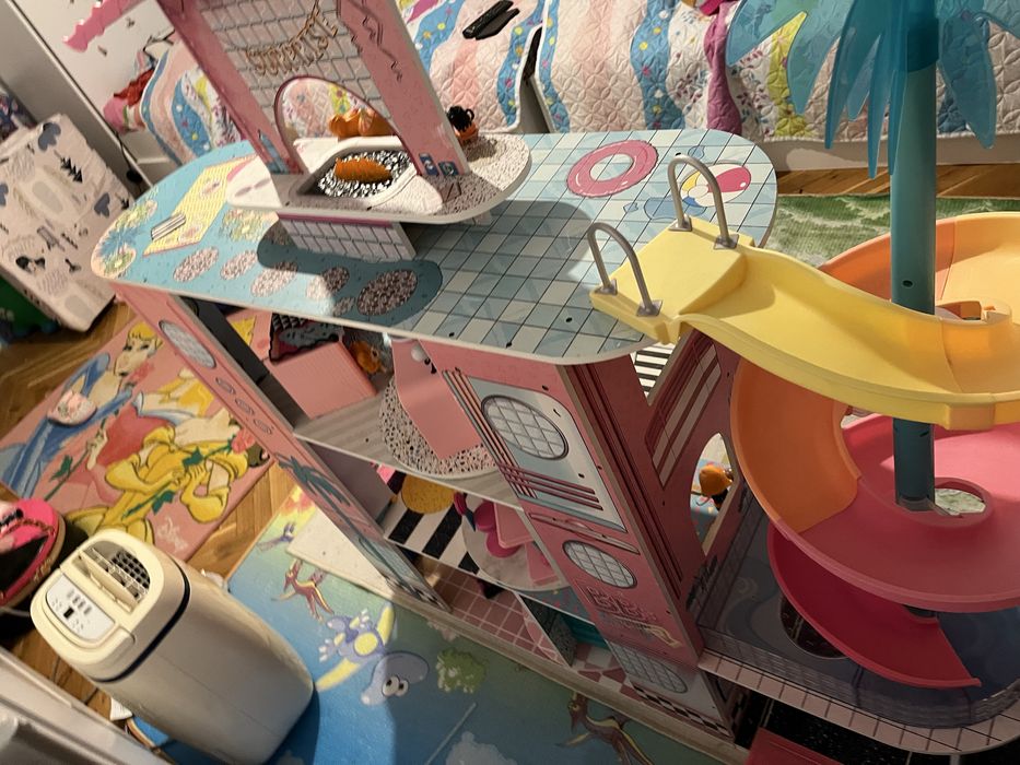 Дървена къща LOL surprise с 6 въртящи се стаи