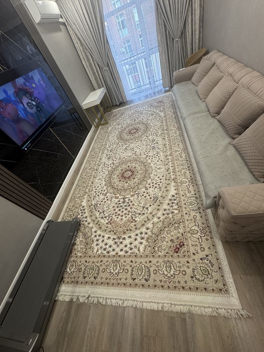 Продам б/у ковер 2,5м*5м