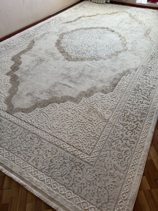 Шелковый ковер сатылады