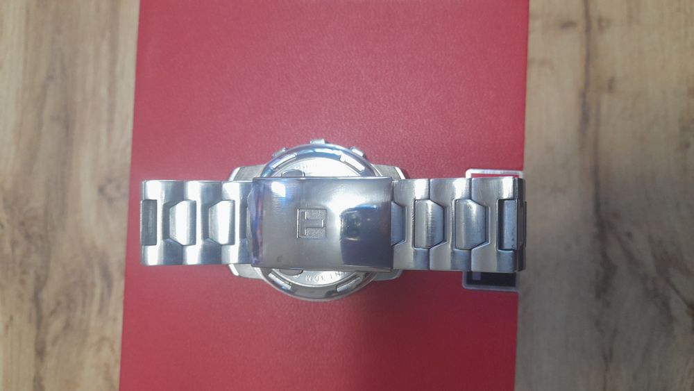 Tissot t touch часовник