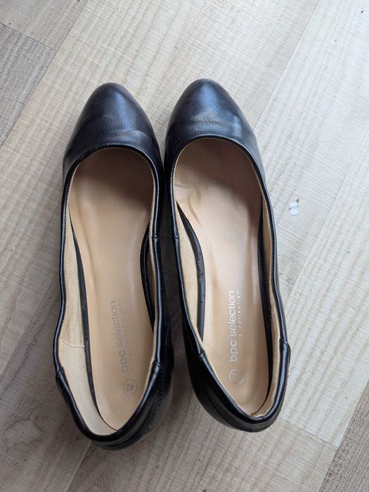 Pantofi cu toc mic