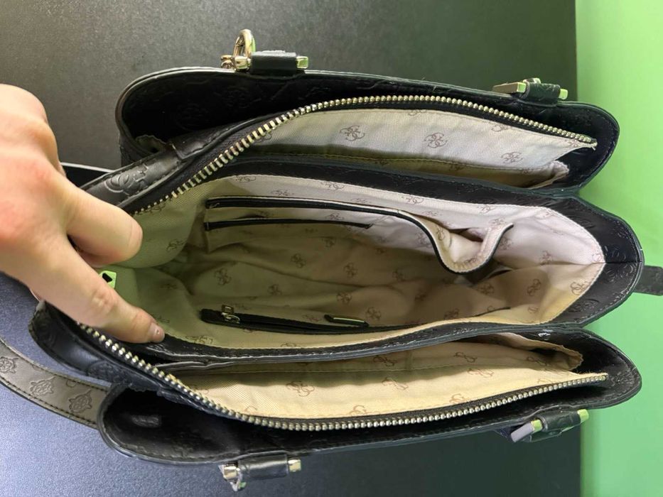 Оригинална дамска чанта Guess