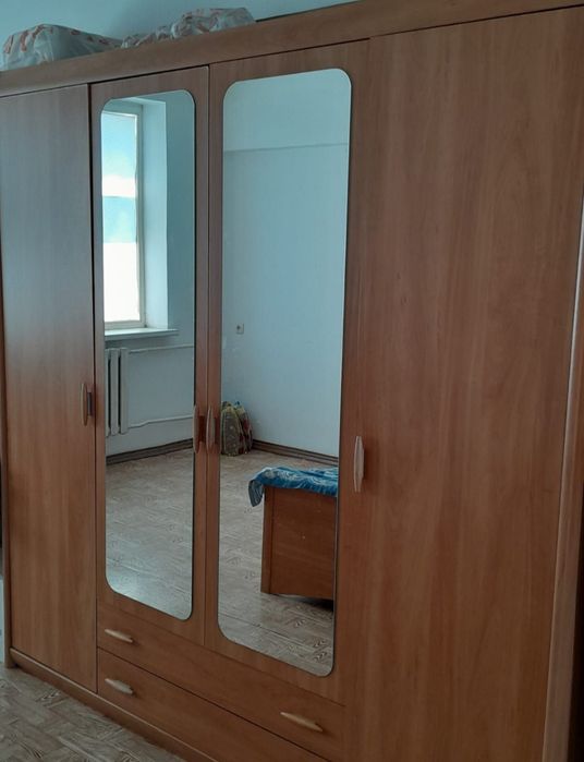 Продам шифоньер для спальни