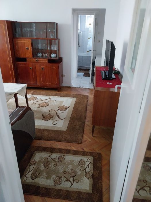 Închiriez apartament cu 3 camere