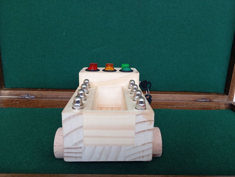 Дървено Камионче