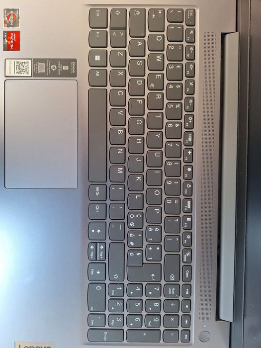 Laptop Lenovo IdeaPad Slim 3 (Model 2023)- Ryzen 5 7520U / 16GB RAM / 512GB SSD / Baterie ca nouă (8 cicluri)