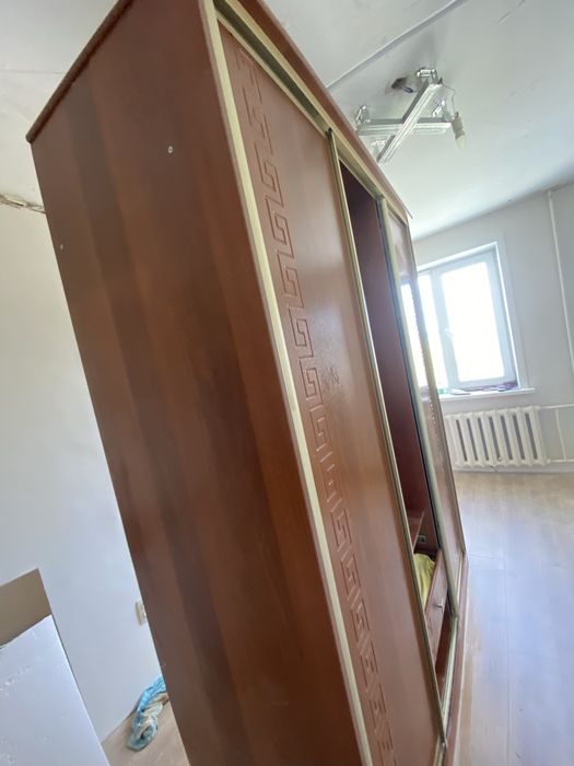 Шифоньер бу купе с зеркалом