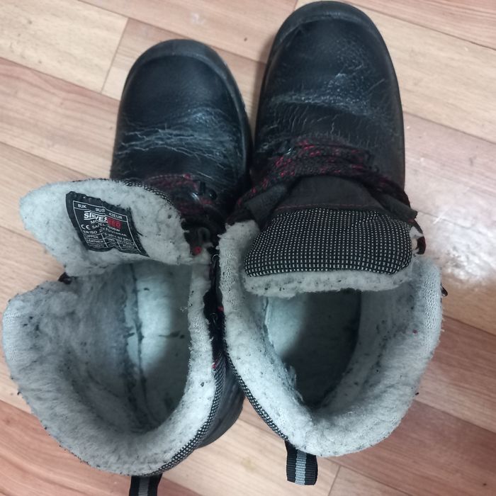 Продам спецобувь , размер 42.