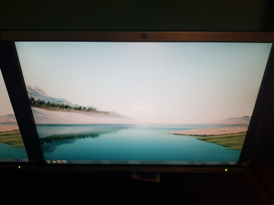 Două Monitoare HP Vechi