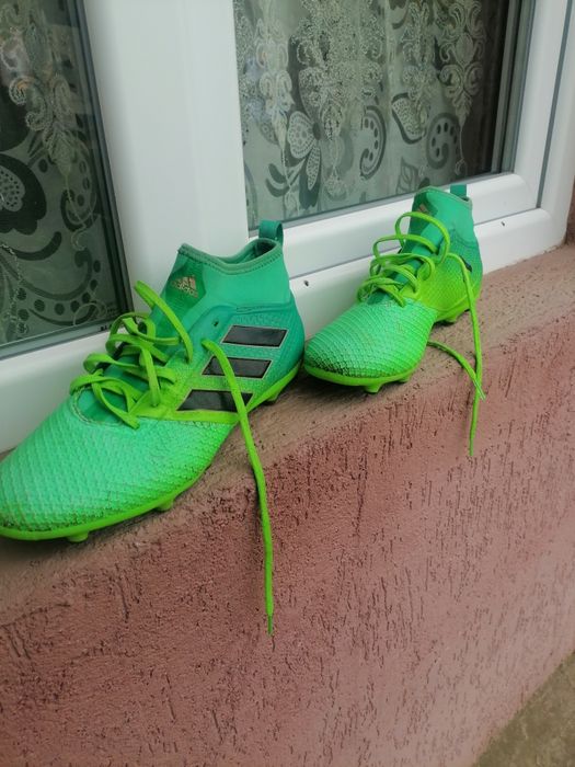 Ghete de fotbal adidas
