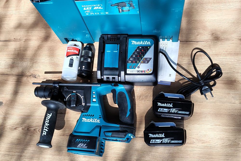 Set rotopercutor makita dhr 243nou ! Se vinde cu tot ce se vede in poze