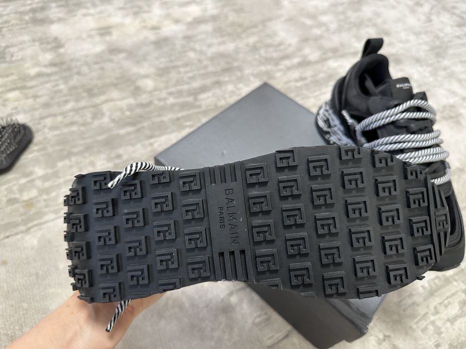 Продам новые кроссовки