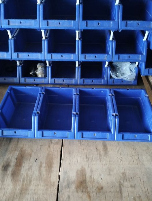 Продам контейнер для инструмента размер 17 см ×12 см × 8 см.