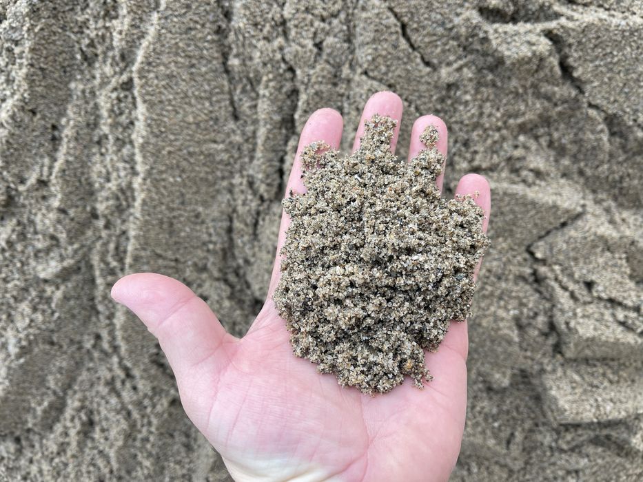 Livrez la comanda clientului nisip, balast, sort, piatra concasata etc