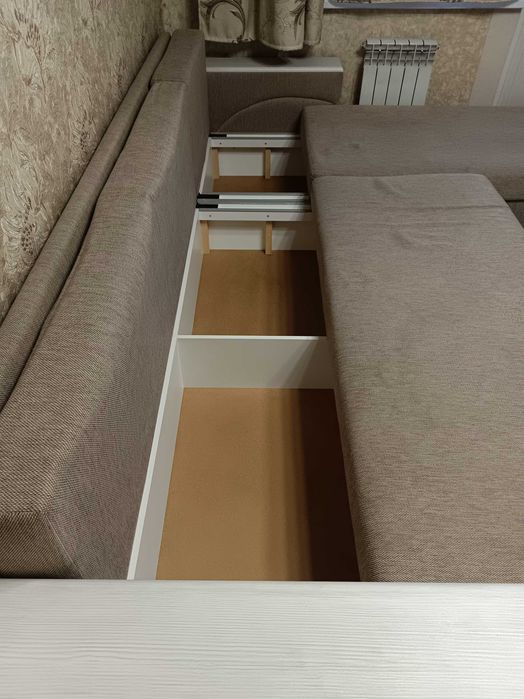 Диван раскладной с нишами для хранения