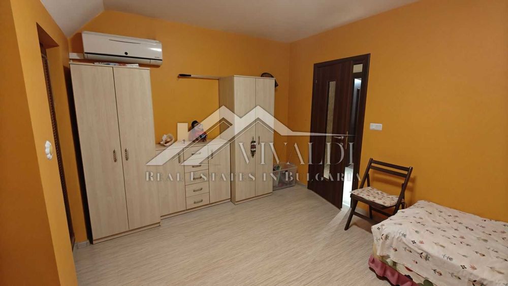 Четиристаен обзаведен апартамент в центъра на Варна