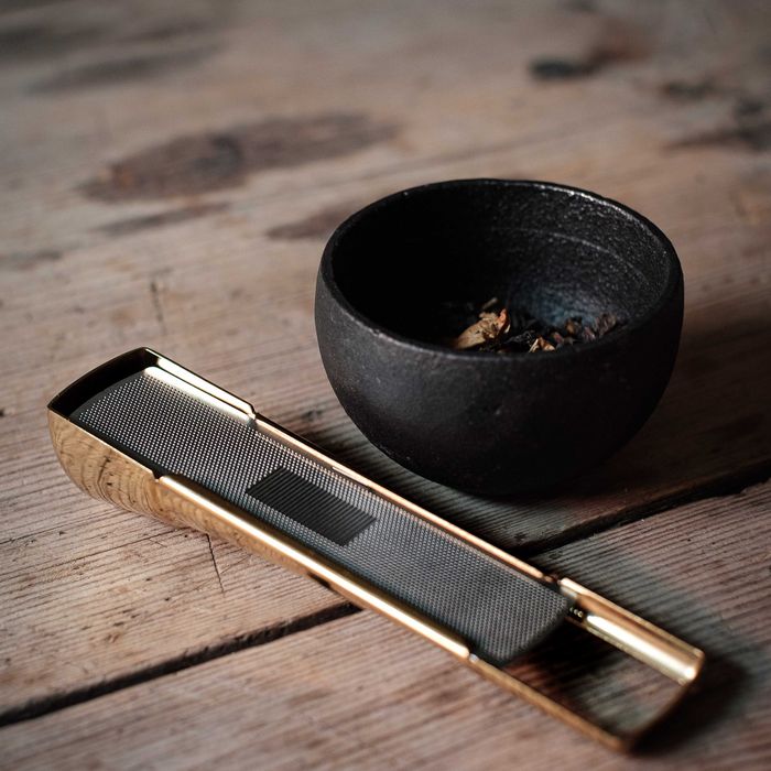 Шведска филтърна цедка за насипен чай Drosselmeyer, златисто-сребриста