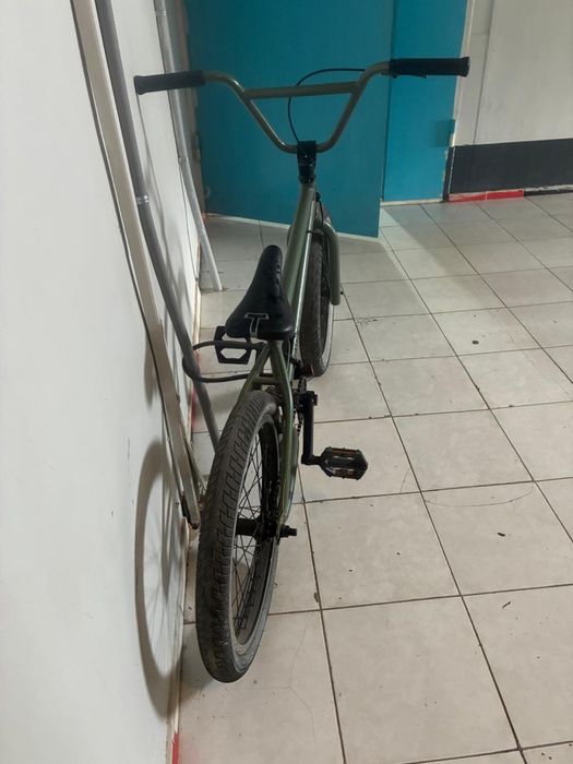 Продам велосипед BMX.