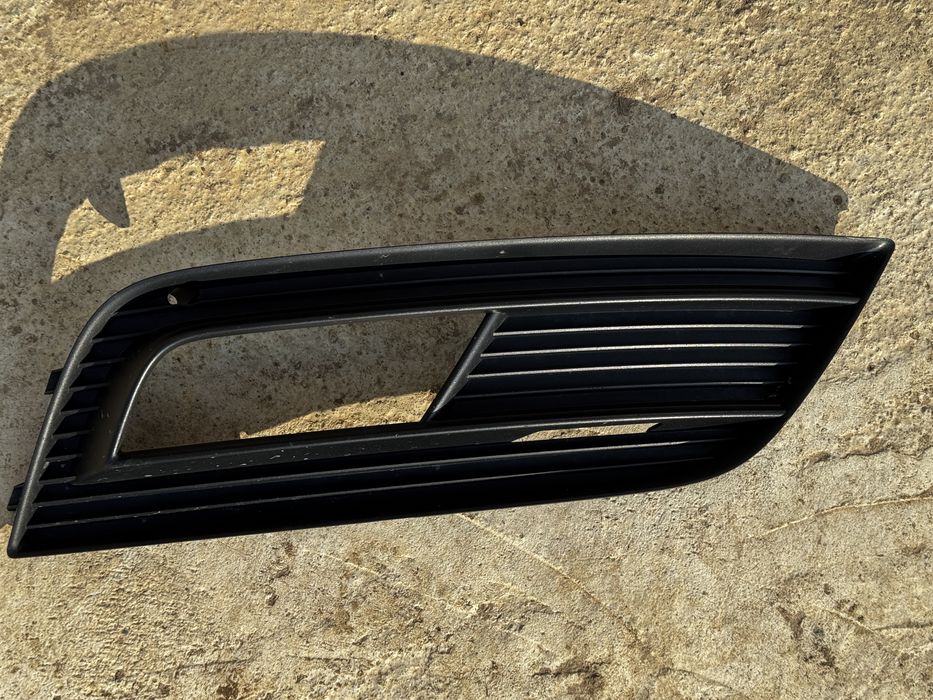 Grila proiector dreapta Audi a4 b8.5