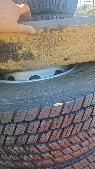 Anvelope 315 80 r 22.5 de tracțiune și de direcție.