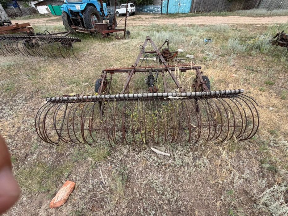 Продам два трактора МТЗ-82,Т-25.