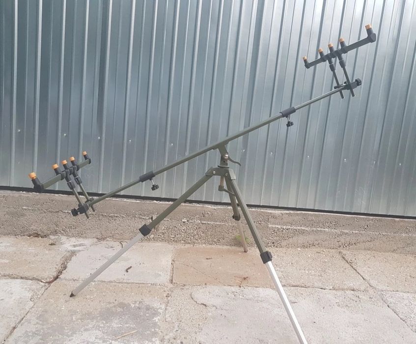 Rod Pod EAST SHARK pentru 3 sau 4 Lansete Tripod 360 Grade