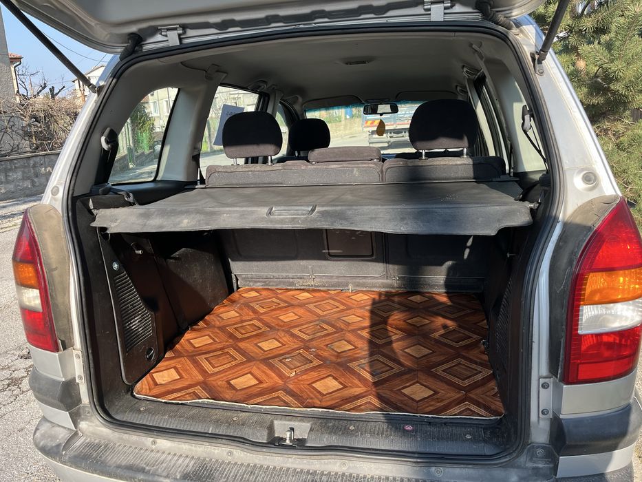 Кола Опел Зафира