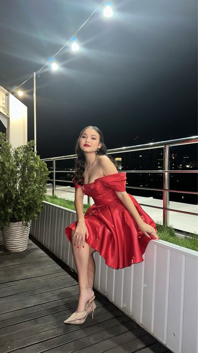 Красное вечернее платье