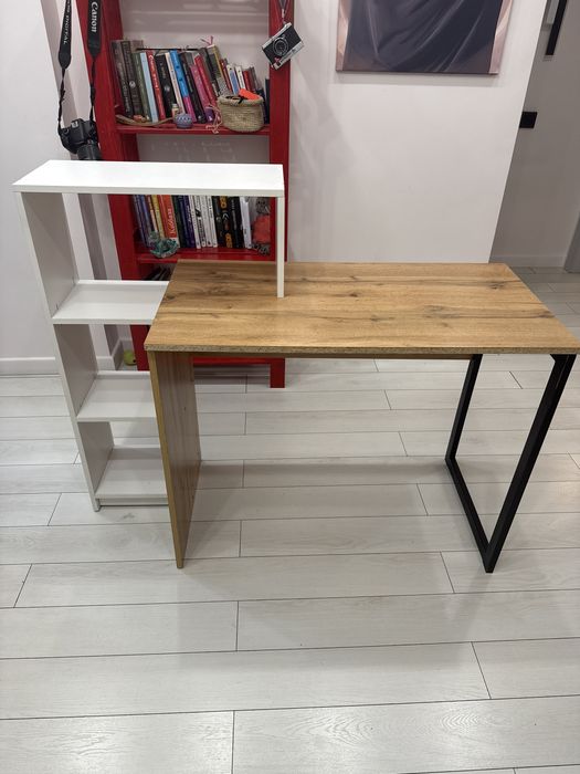 Письменный стол.