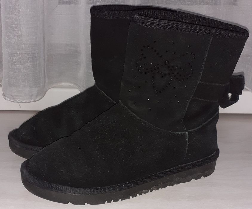 Продам теплую зимнюю обувь для девочки