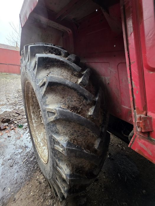 Vând tractor fiat 1180